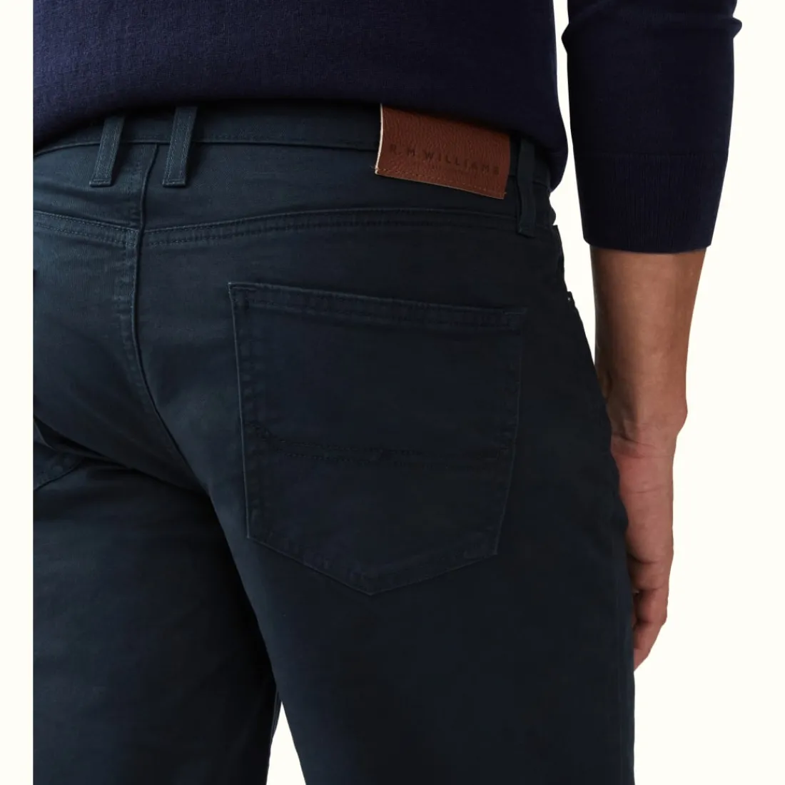 Men R.M. Williams Nicholson Short